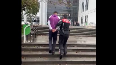 Hatay’da polis ekiplerinin aranan şahısların yakalanmasına yönelik çalışmaları kapsamında, hırsızlık