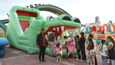 Altınözü Festivali’nde çocuklar, çeşitli etkinlik ve oyunlarla doyasıya eğlendi.