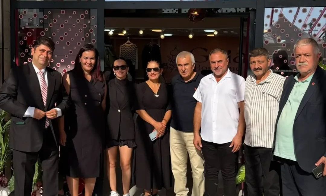 Antakya’da yeniden inşa sürecinde ticari hayat da canlanıyor. Cumhuriyet Caddesi’nde
