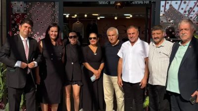 Antakya’da yeniden inşa sürecinde ticari hayat da canlanıyor. Cumhuriyet Caddesi’nde