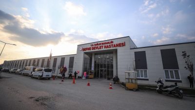 Hatay Defne Devlet Hastanesi’ne ulaşım sağlayan ana yol, yürütülen asfalt