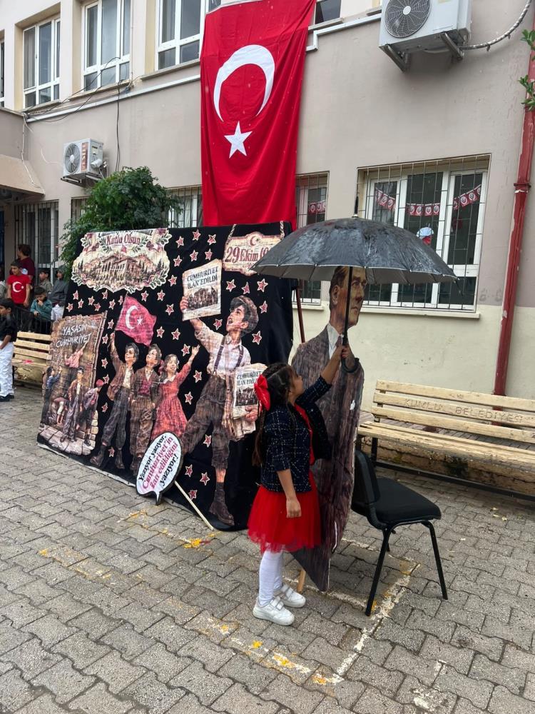 Hatay’ın Kumlu ilçesinde 29 Ekim Cumhuriyet Bayramı etkinlikleri sırasında yağmura