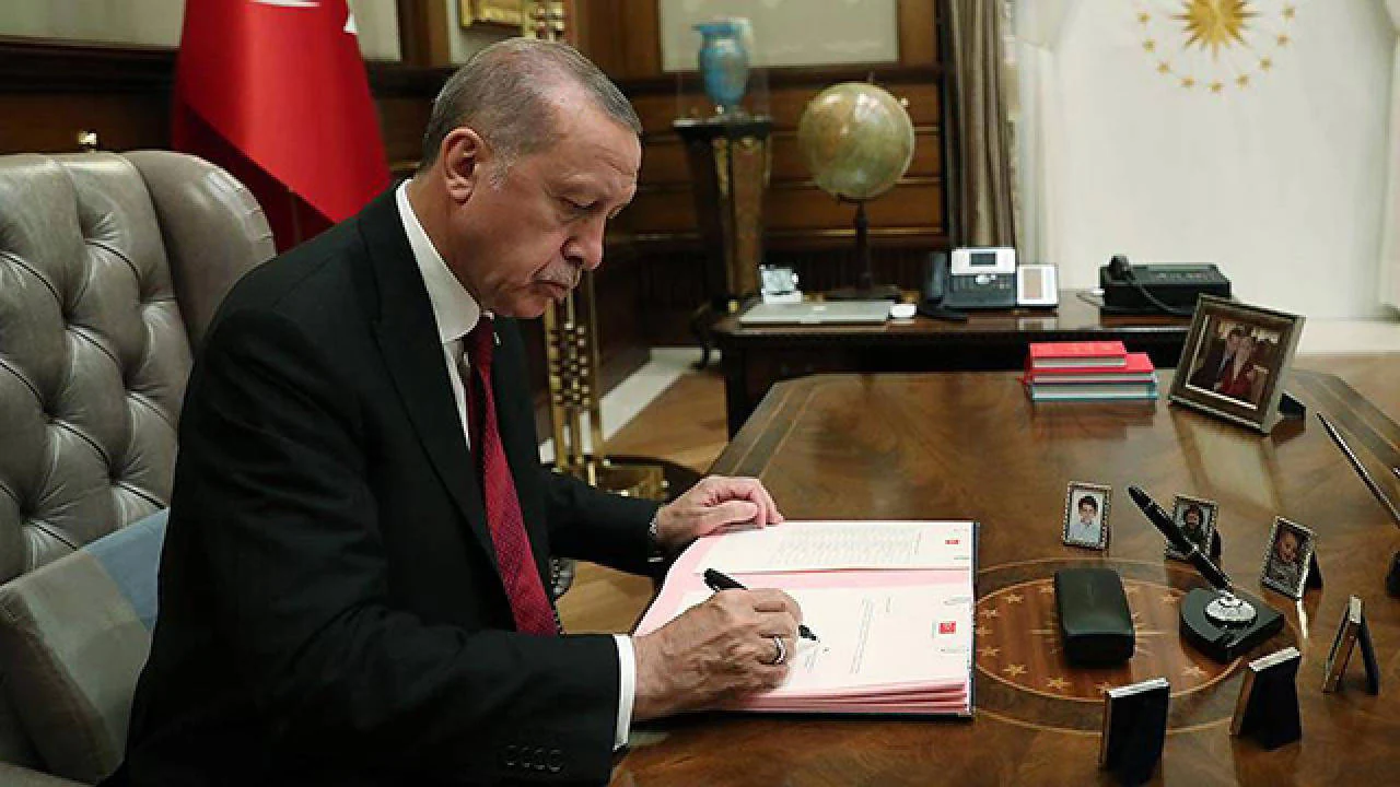 Cumhurbaşkanı Recep Tayyip Erdoğan’ın imzasıyla Resmî Gazete’de yayımlanan Cumhurbaşkanlığı Kararnamesi