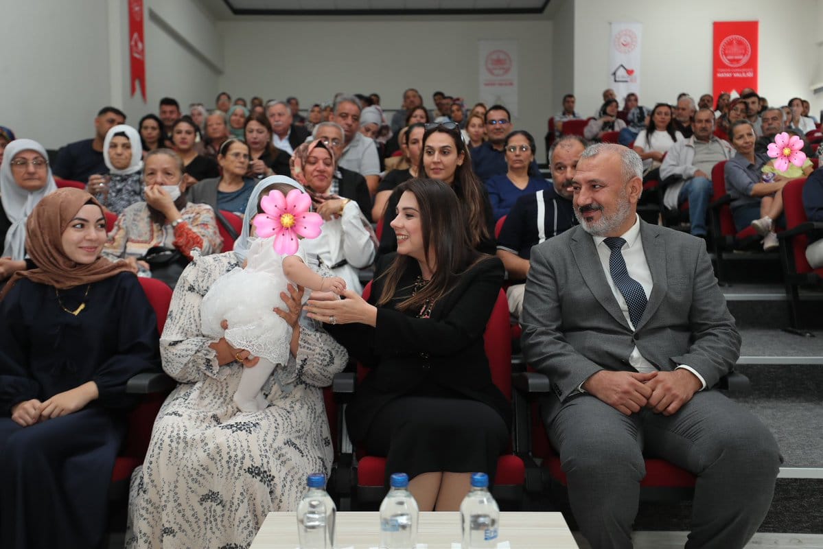 Hatay Valisi Mustafa Masatlı’nın eşi Esra Masatlı, kentte 334 koruyucu