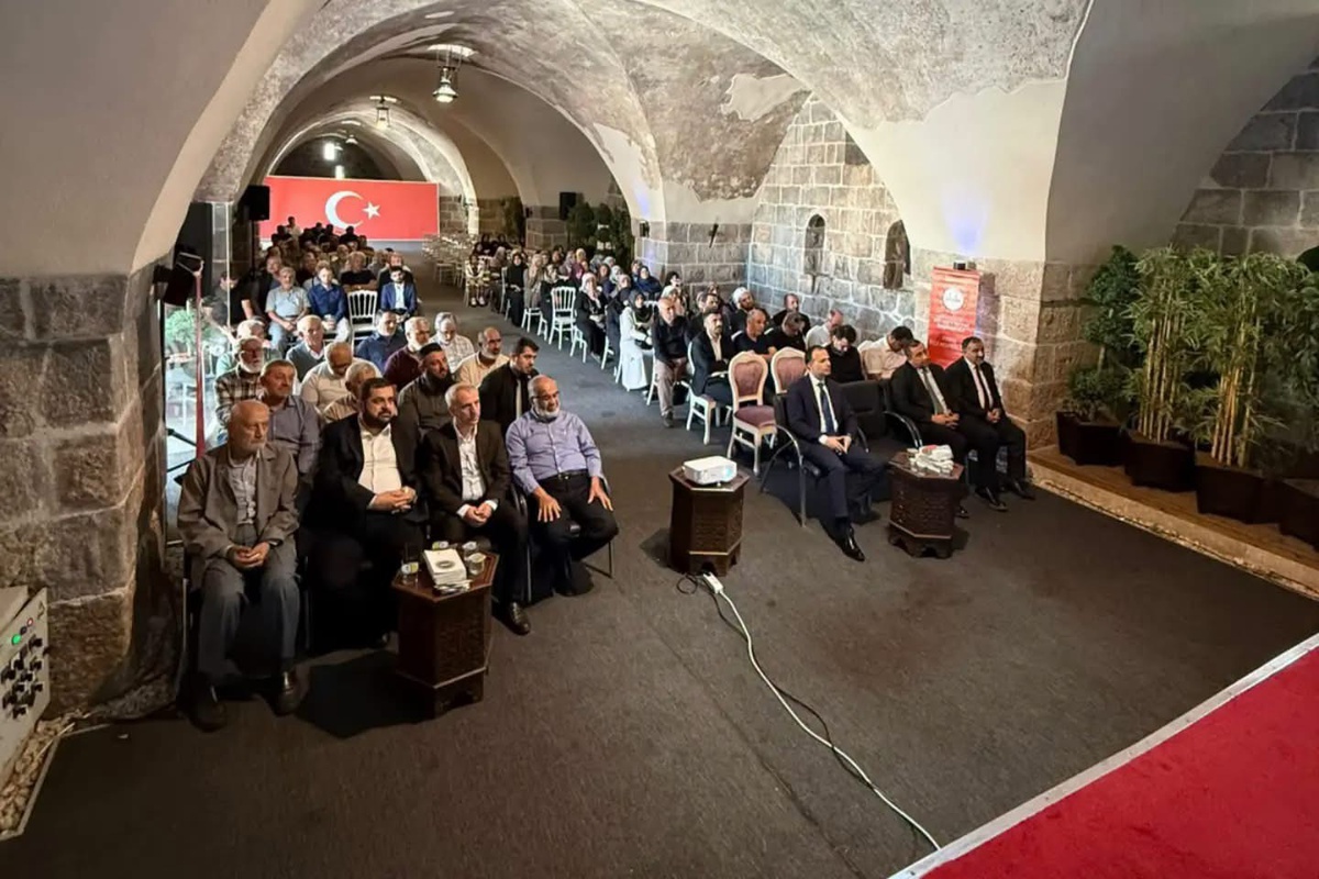 Hatay’ın Payas ilçesinde düzenlenen Mevlid-i Nebi programında, Hz. Muhammed’in örnek