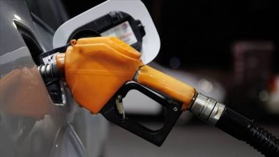 Petrol fiyatlarındaki gerilemenin ardından motorin fiyatlarında beklenen indirim pompaya yansıdı.