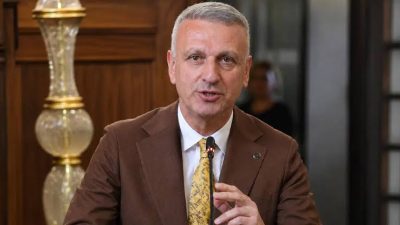 Cumhurbaşkanı Başdanışmanı Oktay Saral, Azerbaycan’daki başörtüsü yasağına yönelik eleştirilerinin ardından
