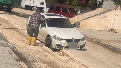 Hatay’ın Samandağ ilçesinde altyapı çalışmaları nedeniyle kazılan ve uzun süre