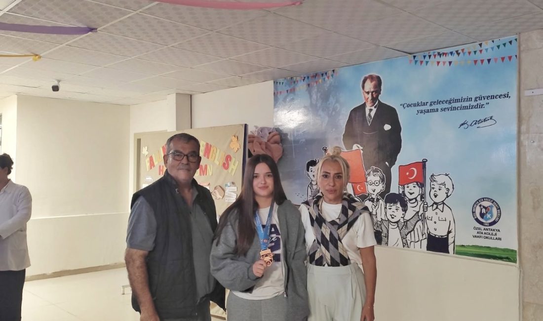 Antakya Ata Koleji öğrencisi Ada Aydınlıoğlu, karatede Türkiye üçüncülüğü elde