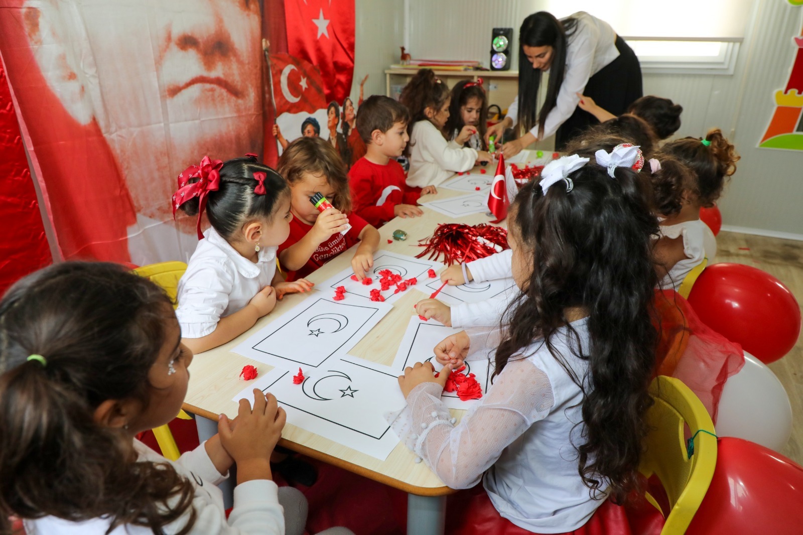 Hatay Büyükşehir Belediyesi (HBB) bünyesindeki kreşlerde, 29 Ekim Cumhuriyet Bayramı