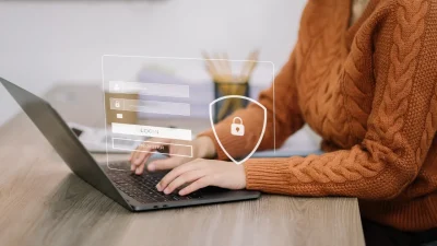 İşverenlerin çalışanlarına ait kurumsal e-posta, mesajlaşma uygulamaları ve dijital iletişim