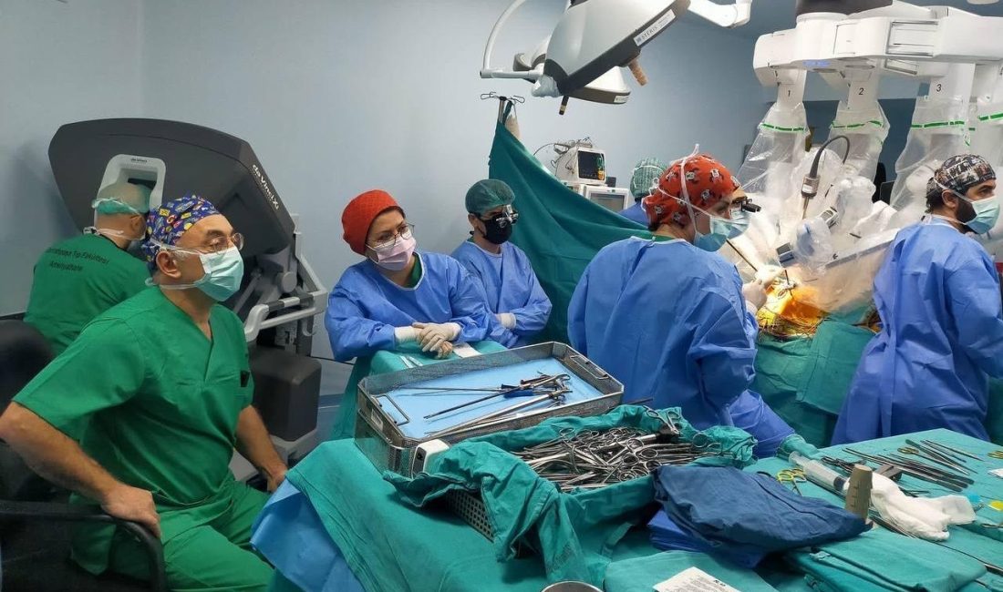 Trabzon’daki Karadeniz Teknik Üniversitesi (KTÜ) Farabi Hastanesi’nde robotik kalp ve