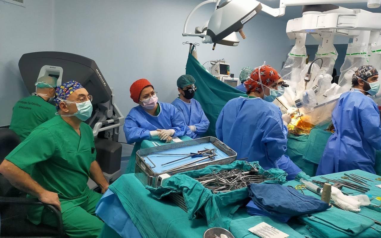Trabzon’daki Karadeniz Teknik Üniversitesi (KTÜ) Farabi Hastanesi’nde robotik kalp ve