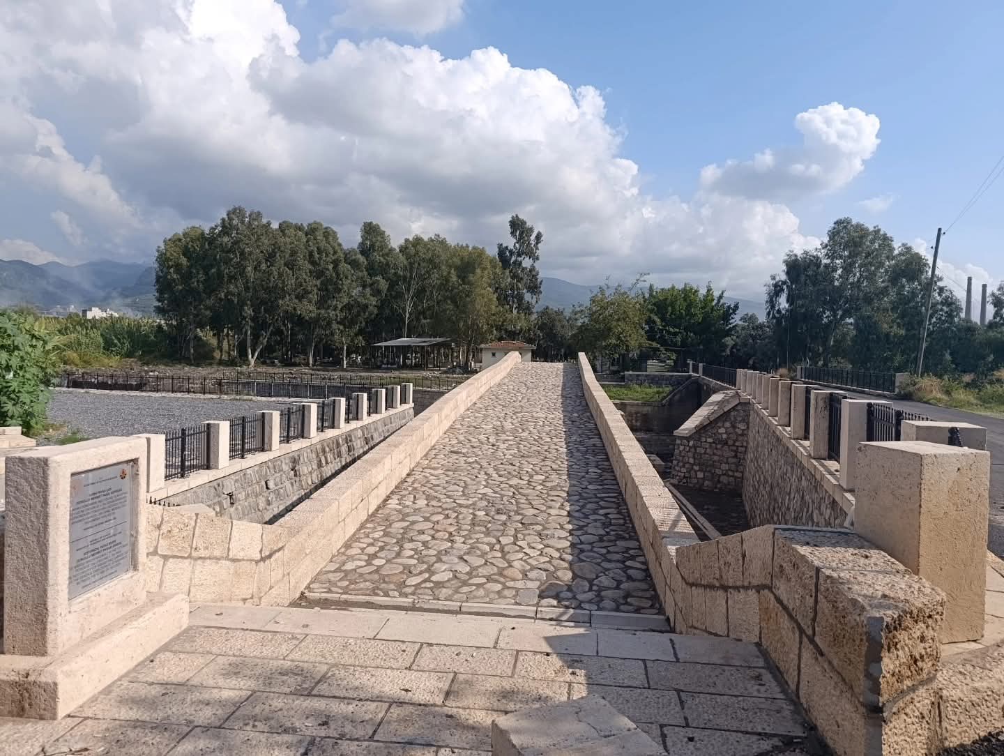 Hatay’ın Payas ilçesinde, Sokullu Mehmet Paşa Külliyesi yakınında Payas Çayı