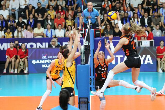 VakıfBank, Eczacıbaşı’nı 3-2 yenerek 2026 Kadınlar AXA Sigorta Şampiyonlar Kupası’nı